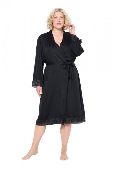Ulla Popken 834837 Kimono-morgenkåpe med blonder Svart - Morgenkåper & badekåper - 