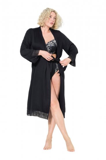 Ulla Popken 834837 Kimono-morgenkåpe med blonder Svart - Morgenkåper & badekåper - 