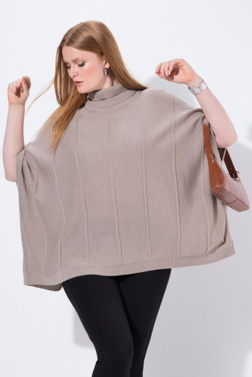 Ulla Popken 844996 Ribbestrikket merinoponcho med høy hals Lysebrun - Ponchoer og capes - 