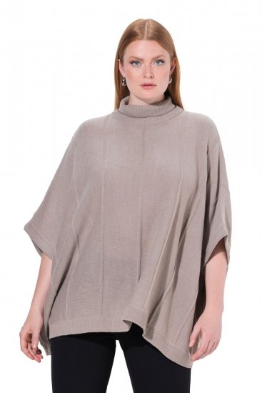 Ulla Popken 844996 Ribbestrikket merinoponcho med høy hals Lysebrun - Ponchoer og capes - 