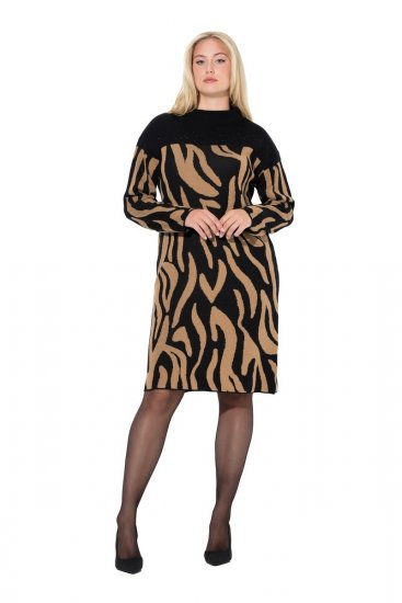 Ulla Popken 845378 Dyremønstret strikket kjole Beige - Aftenkjoler - Selskapskjoler for kvinner