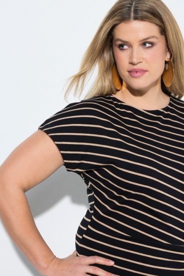 Ulla Popken 848921 Stripete jerseykjole med knytebelte Svart - Maxikjoler - Maxikjoler for damer i store størrelser