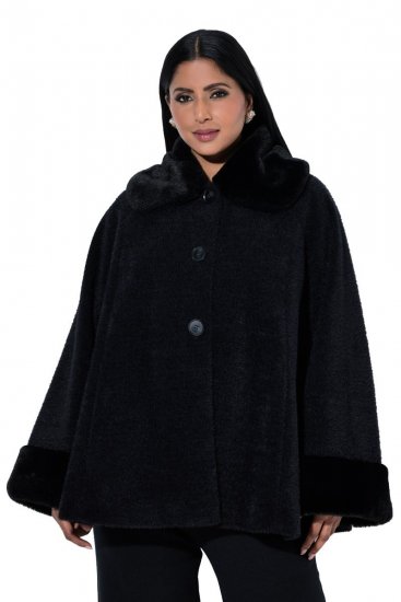 Ulla Popken 852644 Capejakke med kant i fuskepels Svart - Ponchoer og capes - 
