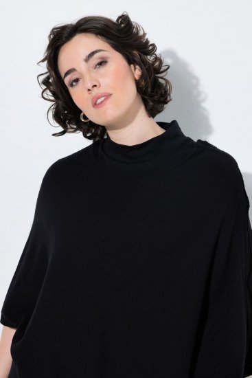 Ulla Popken 855277 Strikkeponcho med spiss kant og båthals Svart - Ponchoer og capes - 