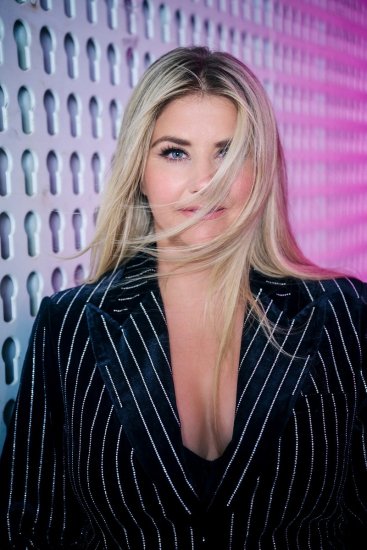 Ulla Popken 855499 Fløyelsblazer med strass Svart - Blazere - Blazere i store størrelser for dame