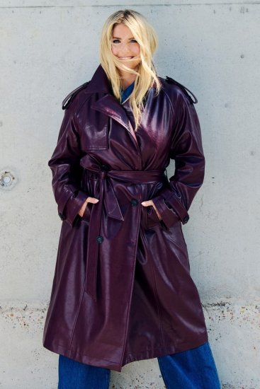 Ulla Popken 855617 Trenchcoat i skinnlook med knytebelte Vinrød - Frakker - Kåper i store størrelser