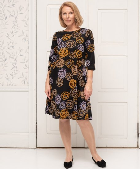 Scandinavian Caramel Flower Petals Dress Lavender and Orange - DAMEKLÆR 40-66 - Dameklær i store størrelser