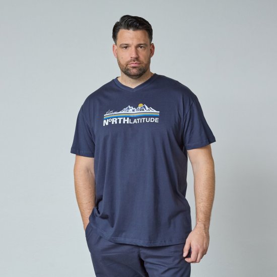 North Latitude Mountain T-Shirt V-Neck Mørkeblå - T-skjorter - Store T-skjorter - 2XL-14XL