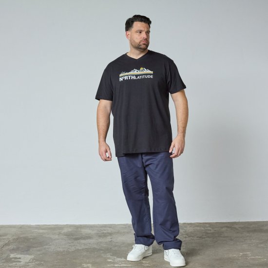 North Latitude Mountain T-Shirt V-Neck Svart - TALL T-skjorter - Ekstra Lange T-skjorter