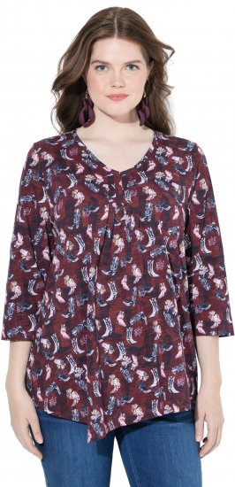 Ulla Popken Asymmetric Cowboy Boot Print Tee Dark Ruby - Trykket T-skjorter for dame - 