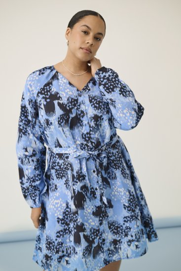 Kaffe Curve Aliana Dress Blue Flower Animal - Midikjoler - 