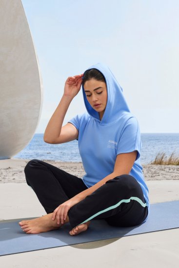 Ulla Popken Quick Drying Short Sleeve Hoodie Light Blue - Hettegensere og collegegensere - 