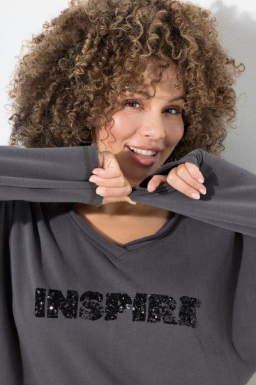 Ulla Popken Inspire Lettering V-Neck Sweatshirt Graphite Grey - Hettegensere og collegegensere - Myke gensere, hettegensere og strikk